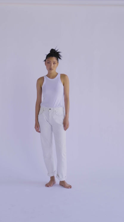 "10-second video of a fit model displaying the B O R O デニム (BORO DENIM) 'Osaka Going Down South' off-white jeans. The clip captures the jeans' laid-back elegance, distinctive vintage appeal, and the quality of the Japanese Selvedge fabric. The model also demonstrates the chic roll-up style throughout."