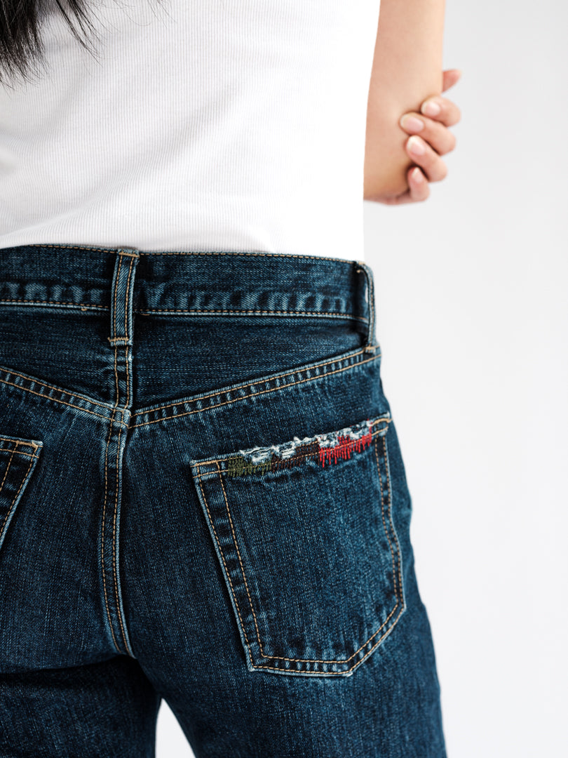 Close-up view of the B O R O デニム (BORO DENIM) 'Eagle Birds' Tokyo jeans' back pocket. The intricate Boro stitches detail is prominently displayed, underscoring the craftsmanship and authentic heritage of the design.